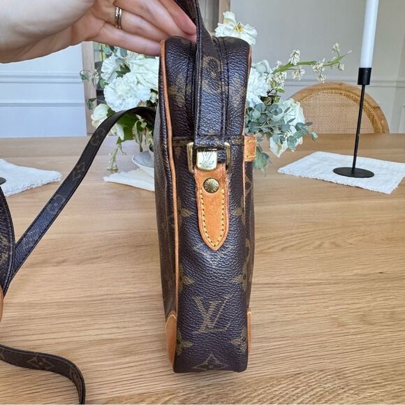 ✅AUTHENTIC✅LOUIS VUITTON DANUBE CROSSBODY Bag - Picture 5 of 14